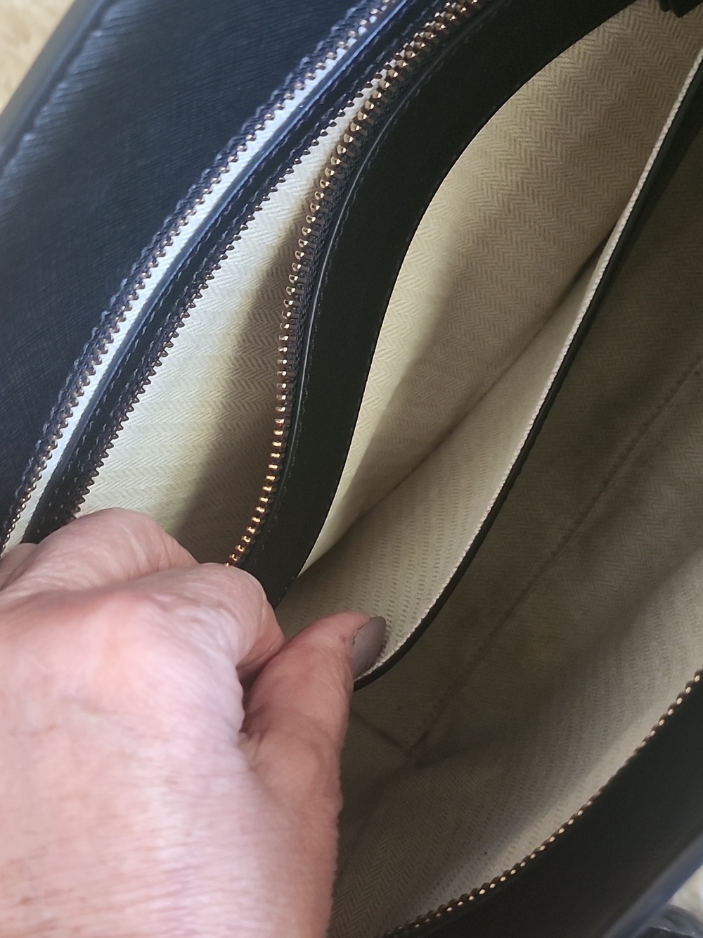 Tory Burch Emerson Purse - Picture 12 of 13